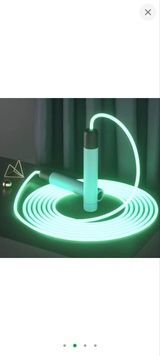 Скакалка світна світлодіодна 2.8 м для дітей і дорослих з LED-підсвіткою на батарейках для занять спортом, зелена. 0455455 фото